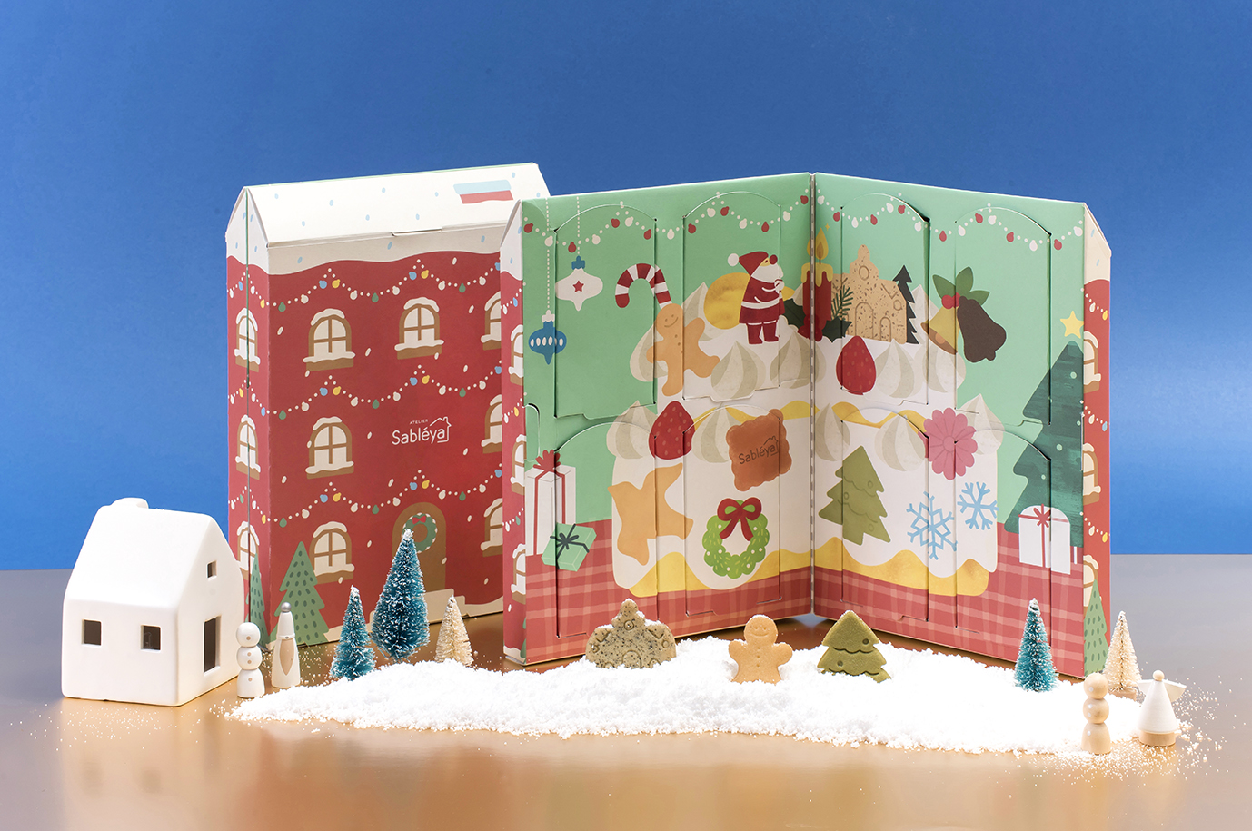 期待と驚きが続く、飾れて取り出し体験まで楽しい特別なアドベントカレンダーパッケージにしたい。