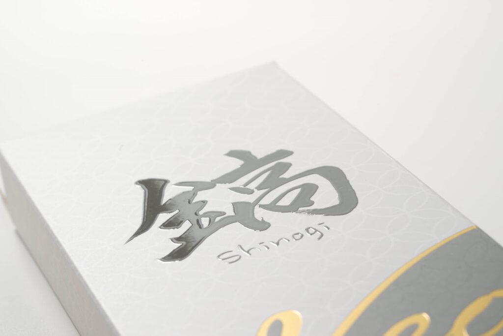 シルク印刷と金箔のコンビネーション